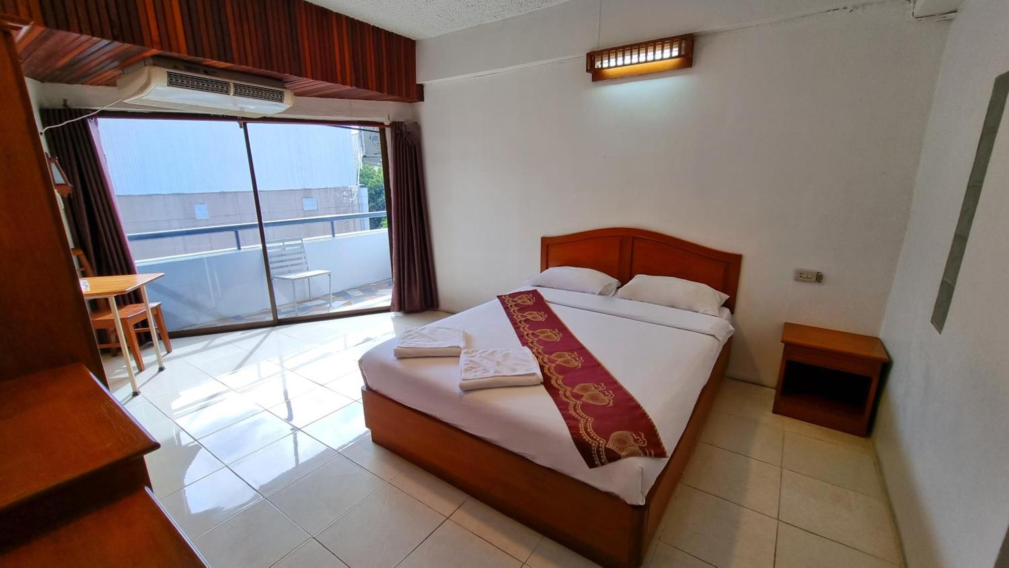 Arcadia Mansion Hotell Pattaya Exteriör bild